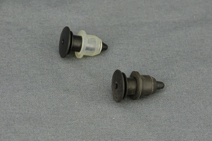 Clip voor hoedenplankbekleding en slotafdekplaat Vw Multivan/Passat/Sharan/Touareg/T5