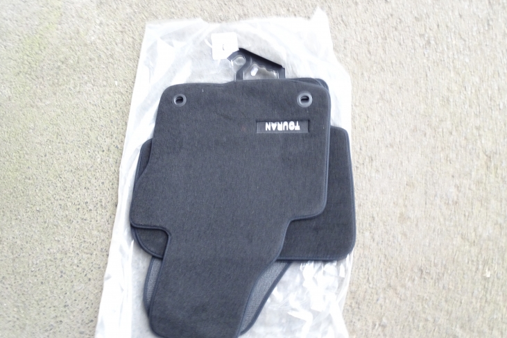 Mattenset Vw Touran 5 plaatsen 2004 ovalen bevestiging