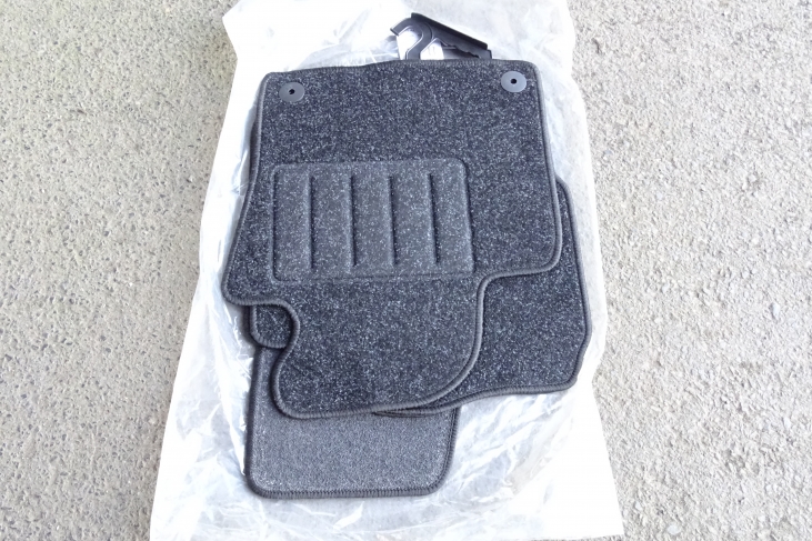 Mattenset Vw Sharan 8/2010 5 plaatsen ronde bevestiging antraciet